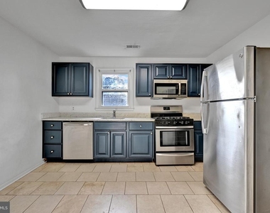 811 Seagrove Road E - Photo Thumbnail 1
