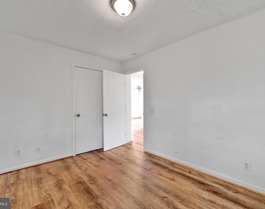 811 Seagrove Road E - Photo Thumbnail 15