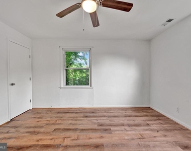 811 Seagrove Road E - Photo Thumbnail 11