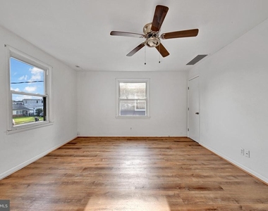 811 Seagrove Road E - Photo Thumbnail 7