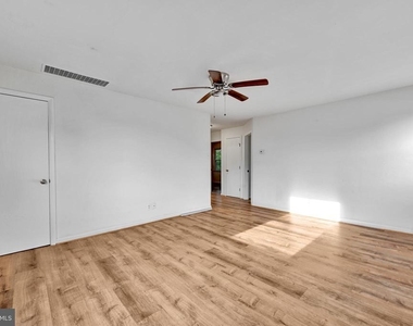 811 Seagrove Road E - Photo Thumbnail 9