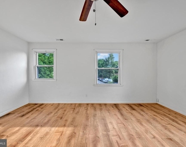 811 Seagrove Road E - Photo Thumbnail 5