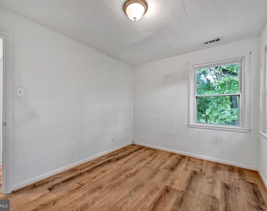 811 Seagrove Road E - Photo Thumbnail 14