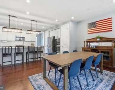 2658 Sequoia Lane - Photo Thumbnail 5