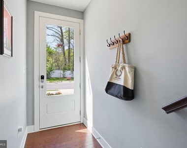 2658 Sequoia Lane - Photo Thumbnail 2