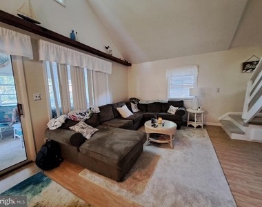 23020 Linden Drive - Photo Thumbnail 2