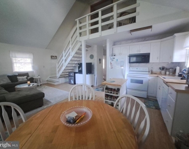 23020 Linden Drive - Photo Thumbnail 5