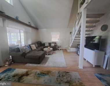 23020 Linden Drive - Photo Thumbnail 3