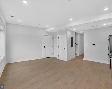 1650 Columbia Road Nw - Photo Thumbnail 5