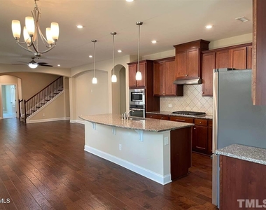 811 Rymark Court - Photo Thumbnail 7