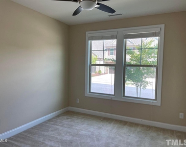 811 Rymark Court - Photo Thumbnail 14
