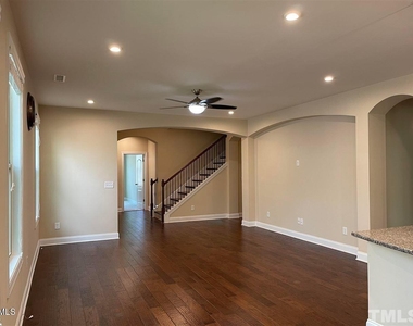 811 Rymark Court - Photo Thumbnail 4