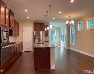 811 Rymark Court - Photo Thumbnail 8