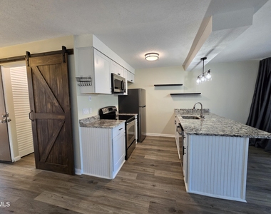 3071 Huntleigh Drive - Photo Thumbnail 7