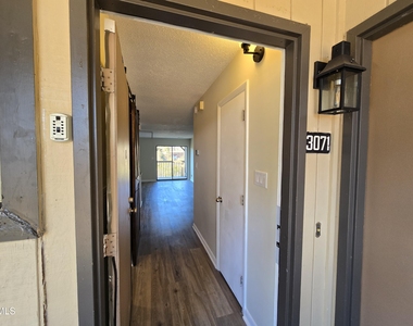 3071 Huntleigh Drive - Photo Thumbnail 1