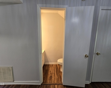 117 Kingsbury Drive - Photo Thumbnail 9