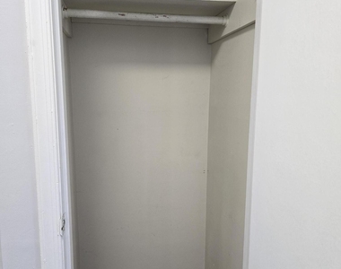 117 Kingsbury Drive - Photo Thumbnail 3