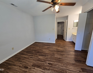 117 Kingsbury Drive - Photo Thumbnail 28