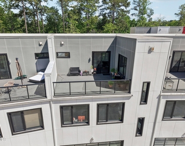 2007 Jade Street - Photo Thumbnail 3