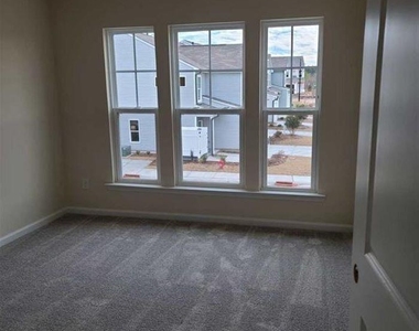 401 Purdue Drive - Photo Thumbnail 7