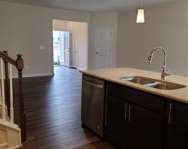 401 Purdue Drive - Photo Thumbnail 11