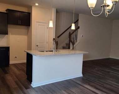 401 Purdue Drive - Photo Thumbnail 9