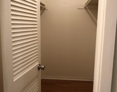 1000 W 26th St - Photo Thumbnail 10
