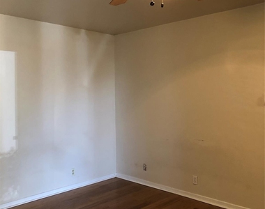 1000 W 26th St - Photo Thumbnail 7