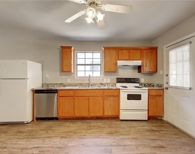 200 Hall Dr - Photo Thumbnail 3