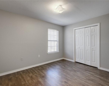 200 Hall Dr - Photo Thumbnail 6