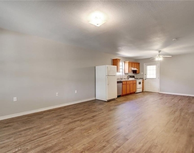 200 Hall Dr - Photo Thumbnail 2