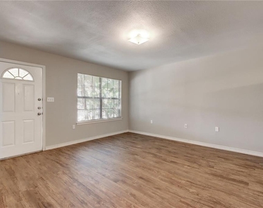 200 Hall Dr - Photo Thumbnail 1