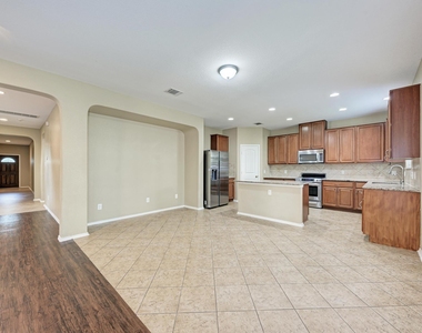 1109 Sussex Pl - Photo Thumbnail 11