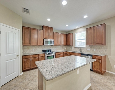 1109 Sussex Pl - Photo Thumbnail 12