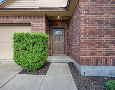 1109 Sussex Pl - Photo Thumbnail 2