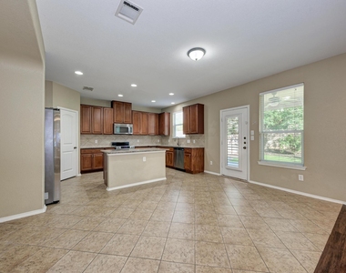 1109 Sussex Pl - Photo Thumbnail 10