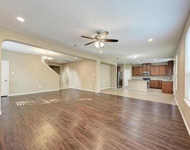 1109 Sussex Pl - Photo Thumbnail 8