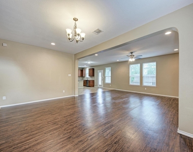 1109 Sussex Pl - Photo Thumbnail 6