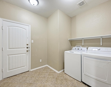 1109 Sussex Pl - Photo Thumbnail 31