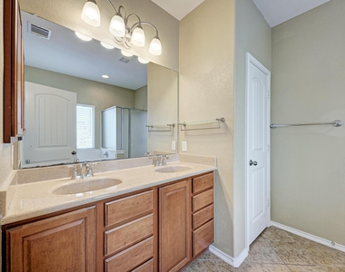 1109 Sussex Pl - Photo Thumbnail 18