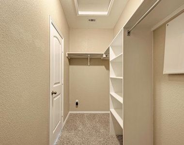 1109 Sussex Pl - Photo Thumbnail 20