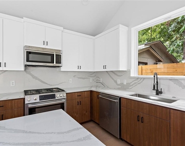 2813 Prado St - Photo Thumbnail 2