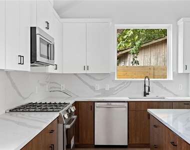 2813 Prado St - Photo Thumbnail 3