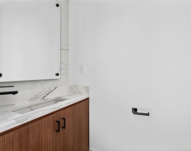 2813 Prado St - Photo Thumbnail 8