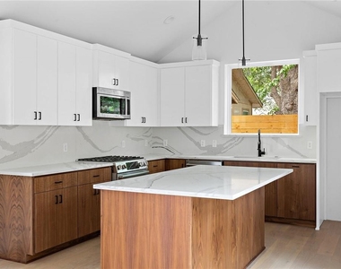 2813 Prado St - Photo Thumbnail 6