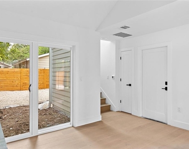 2813 Prado St - Photo Thumbnail 7