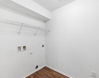 1808 Enchanted Rock Dr - Photo Thumbnail 12