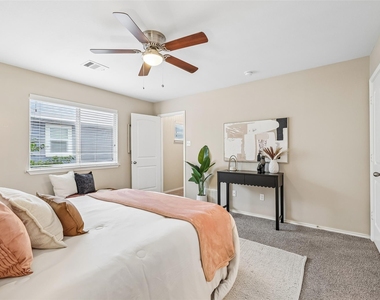 1808 Enchanted Rock Dr - Photo Thumbnail 17