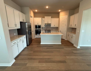 745 Beaverton Dr - Photo Thumbnail 8