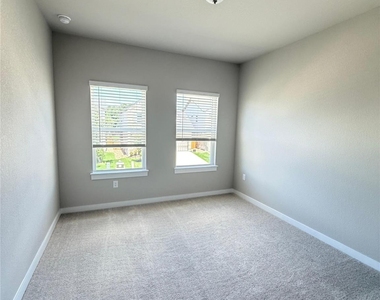 745 Beaverton Dr - Photo Thumbnail 24
